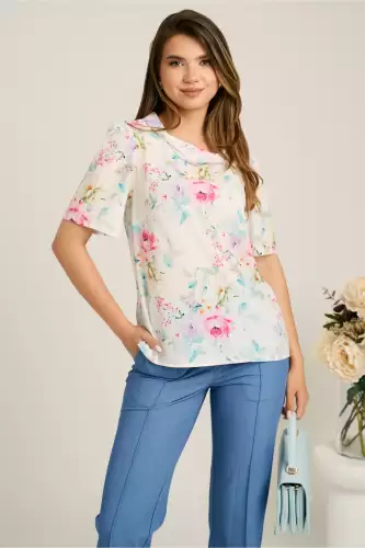 Bluza alba din viscoza lejera cu flori colorate