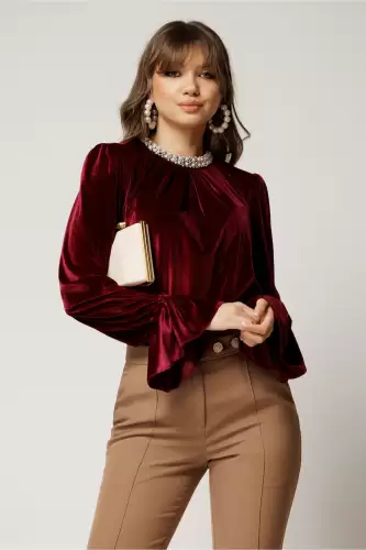 Bluza DY Fashion din catifea bordo cu perle la gat si maneci evazate