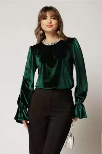 Bluza DY Fashion din catifea verde cu perle la gat si maneci evazate