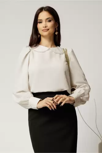Bluza DY Fashion eleganta din triplu voal ivory cu detalii perlate la guler