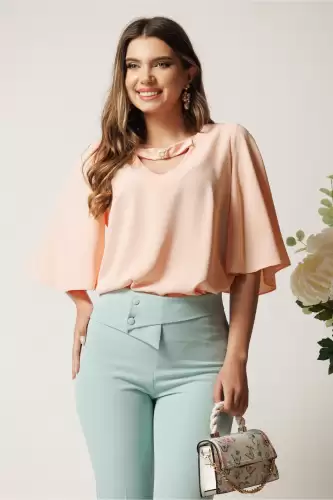 Bluza DY Fashion somon din voal vaporoasa cu aplicatie la decolteu