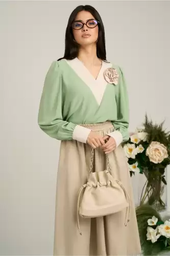 Bluza Dy Fashion verde fistic cu decolteu in V si detaliu la bust