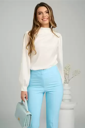 Bluza eleganta din satin alba cu perle si pliuri pe umar