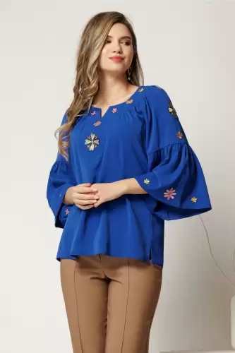 Bluza eleganta din viscoza albastra cu broderie traditionala