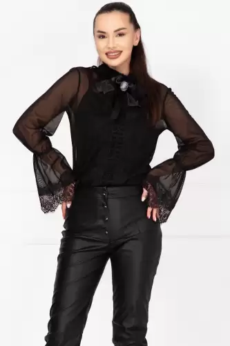 Bluza eleganta Effect neagra cu dantela si funda neagra cu brosa la gat