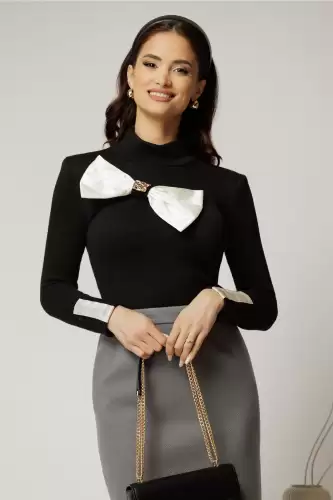 Bluza neagra din tricot cu funda maxi alba