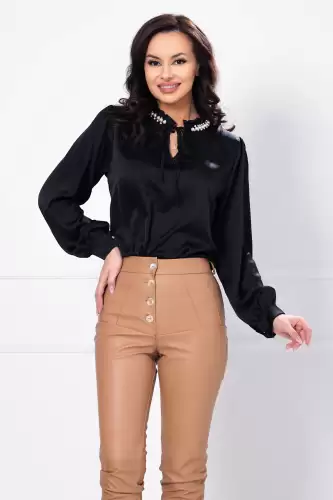 Bluza neagra eleganta cu guler decorat cu perle