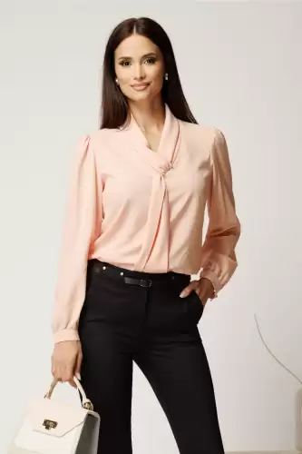 Bluza roz somon din voal cu croi cambrat si guler tip esarfa