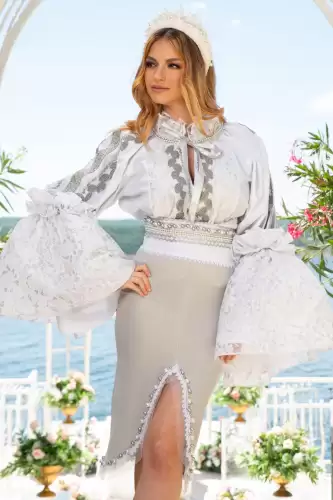 Brau elegant argintiu decorat cu perle cusute manual