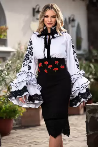 Brau etno brodat cu motivul florii de craita rosie