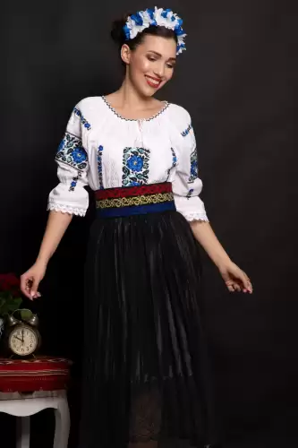 Brau traditional tricolor cu simbulul stelei brodat