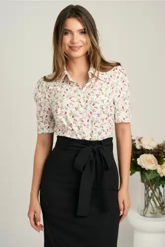 Camasa DY Fashion alba cu flori rosii din voal si maneci scurte