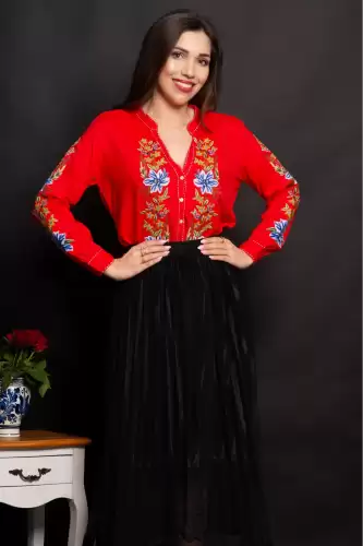 Camasa traditionala rosie cu flori brodate