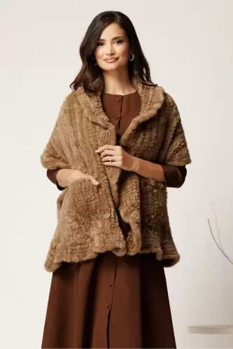 Capa scurta bej din blana