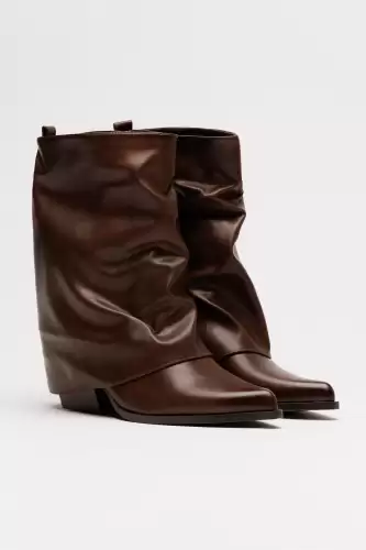 Cizme scurte din piele ecologica maro cu design lejer