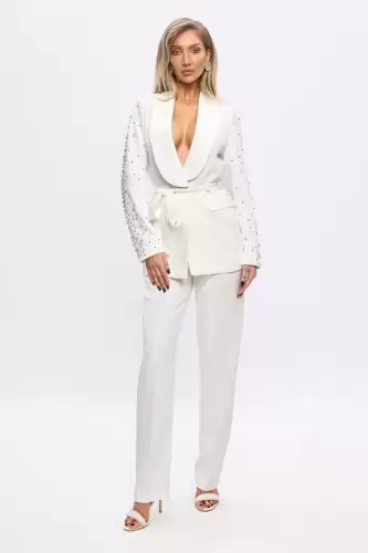 Compleu alb prevazut cu strasuri si pantaloni evazati