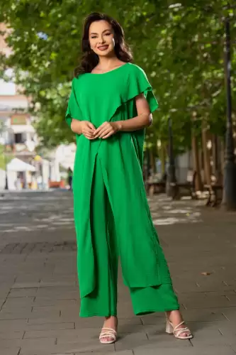 Compleu casual lejer verde cu bluza asimetrica si pantalon evazat
