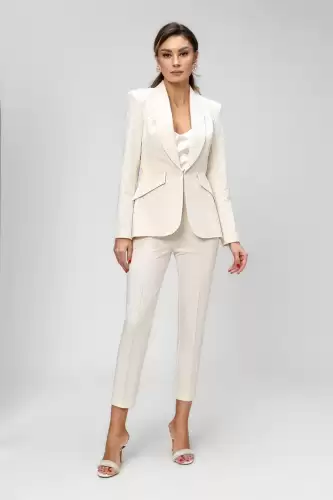 Compleu elegant ecru format din pantaloni cu talie inalta si sacou cambrat