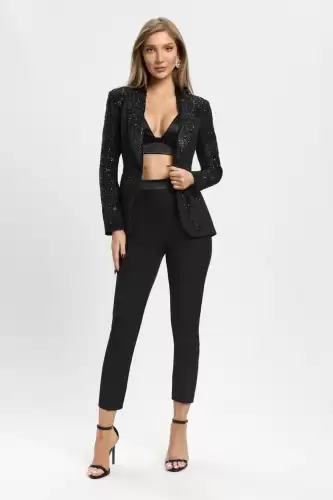 Compleu elegant negru accesorizat cu broderie