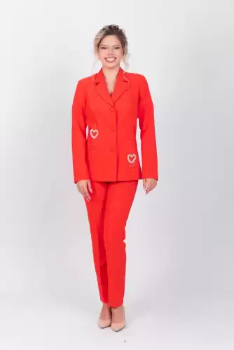 Compleu eleganta format din doua piese cu sacou cambrat accesorizat cu detalii pretioase