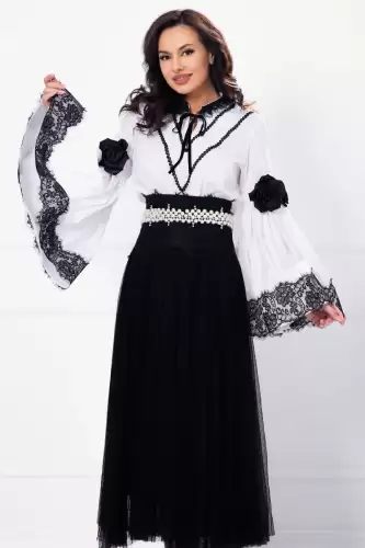 Elizabeth Roses - Camasa eleganta de inspiratie traditionala cu maneci tip clopot si broderie neagra