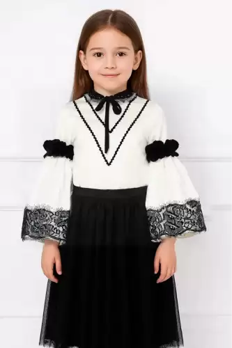 Elizabeth Roses - Camasa fetita de inspiratie traditionala cu maneci tip clopot si broderie neagra