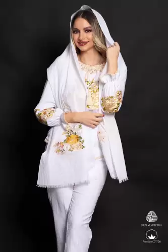 Esarfa din bumbac alba brodata cu bujori galbeni