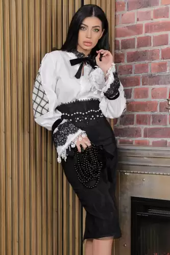 Fusta conica neagra Taina Dantelata