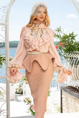 Fusta conica nude eleganta din crepe