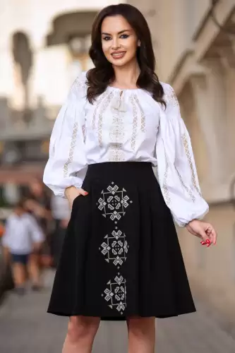 Fusta dama neagra in clos cu broderie aurie traditionala
