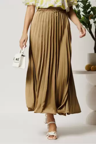 Fusta lunga bej inchis din satin cu pliuri