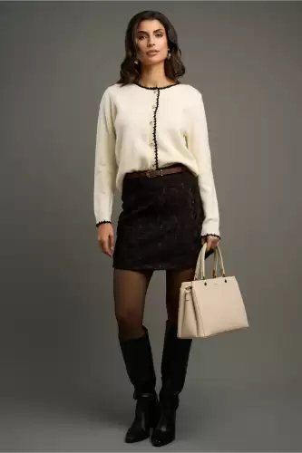 Fusta scurta din stofa maro cu broderie si curea