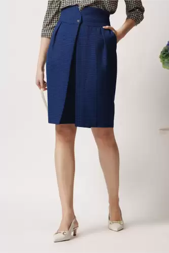 Fusta scurta office albastra cu croi lalea si decupaj in talie