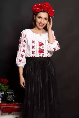 Ie alba dama Oliviana cu broderie rosie