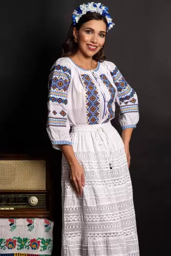 Ie dama alba din bumbac Adelina cu broderie albastra si simbolul rombului