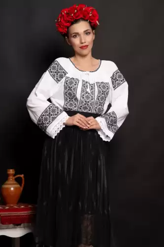 Ie dama alba din bumbac Mariana cu broderie neagra