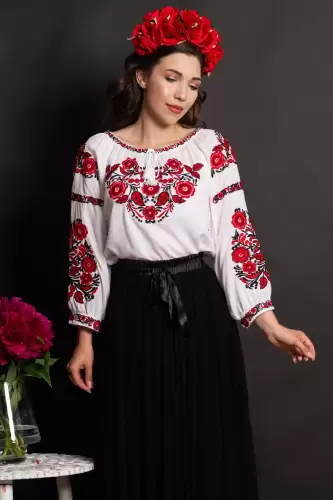 Ie dama alba din vascoza Maricela cu broderie rosie florala