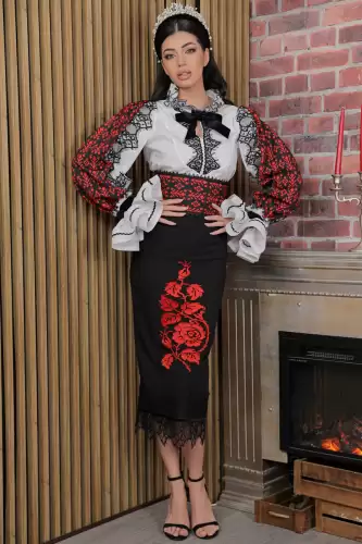 Ie dama Dor Cules din Zori cu dantela chantilly si imprimeu digital traditional