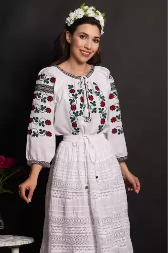 Ie dama traditionala din bumbac Clemente cu flori brodate