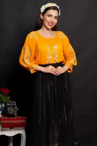 Ie dama traditionala galbena Minodora cu broderie aurie
