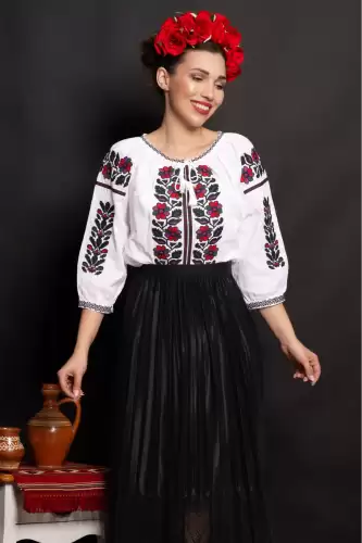 Ie dama traditionala Marina cu flori brodate