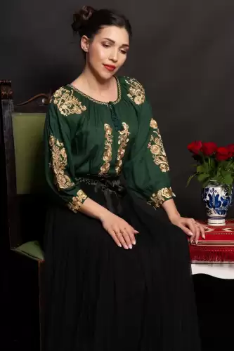 Ie dama traditionala verde Minodora cu broderie aurie