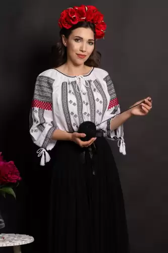 Ie traditionala alba din bumbac Estela cu motivul rombului