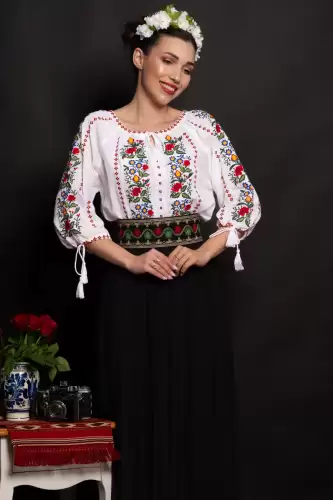 Ie traditionala brodata Lucia cu flori multicolore