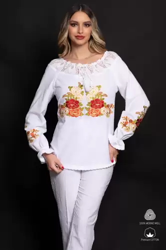 Ie traditionala din bumbac alb brodata cu bujori bordo si volan la maneca