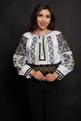 Ie traditionala Mirabela alba din bumbac cu broderie verde inspirata din motive folclorice