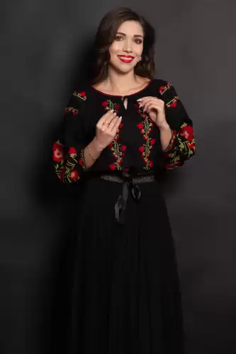 Ie traditionala neagra Aida cu maci rosii brodati