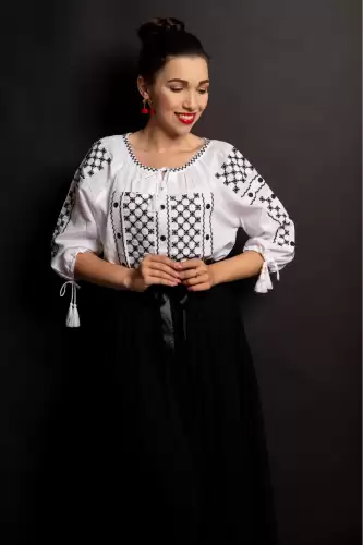Ie traditionala romaneasca cu broderie alb-negru