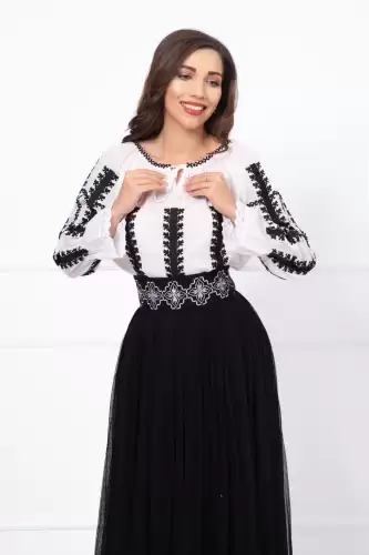 Ie traditionala Transilvaneana alba din bumbac cu broderie neagra