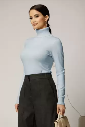 Maleta bleu din tricot cu guler intors